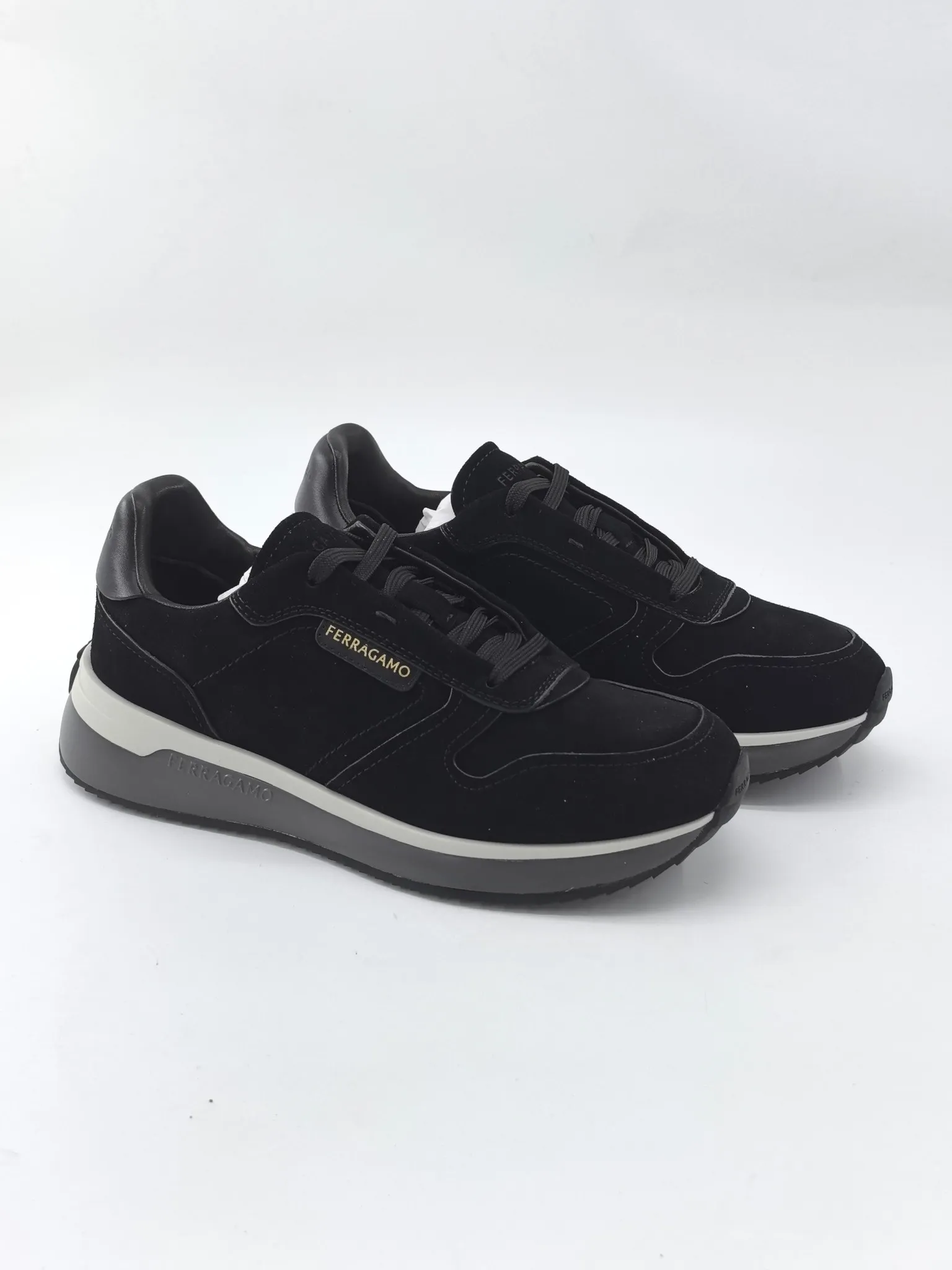 [Ferragam] Top P: 780💰 ▪️Size: 39-44 (38.45 custom-made) FERRAGAMO Ferragam 🔍Top purchasing agent 🇮🇹 Ferragam Street-charming casual shoe series, the counter sells the original configuration simultaneously, Italian imported cowhide fabric, high-quality splicing technology, imported water-dyed cow lining , soles: original foam outsole specially provided by the original factory, original factory follow-up goods, 🔍 high quality, can be entered and exited the counter at will, welcome to compare and synchronize with the counter.